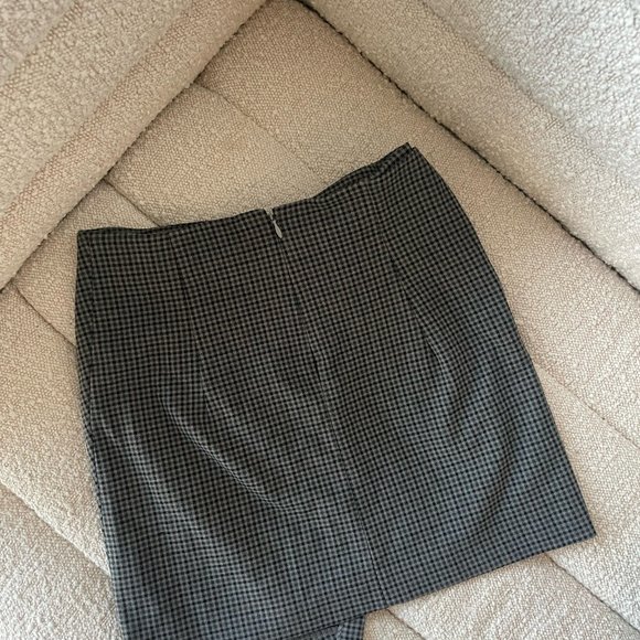 Aritzia Babaton Jethro Skirt (Size 0) - Picture 2 of 3